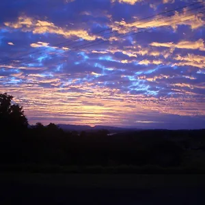 Tinaroo Sunset Retreat Bed & Breakfast